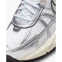 NIKE｜V2K Run 耐吉 運動休閒鞋 (女款)-米白銀